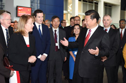 习近平参观帝国理工学院