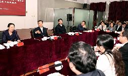 李源潮与省级团委读书班座谈