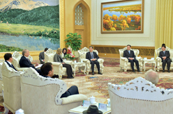 汪洋会见出席首届世界生态系统治理论坛国际组织代表