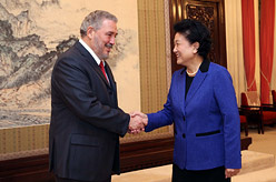 刘延东会见古巴国务委员会科技顾问