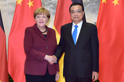 李克强默克尔&ldquo;老友&rdquo;会面 小范围会谈&ldquo;严重超时&rdquo;