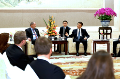 李源潮会见出席中国与中东欧青年政治家论坛的外方代表