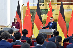 李克强与德国总理默克尔共同会见记者