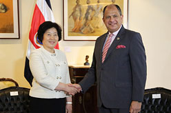 孙春兰会见哥斯达黎加总统索利斯