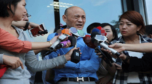 富豪开13枪打死两哥哥 弟弟现场逃脱