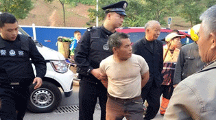 家人吵架 儿子为母撑腰与继父&ldquo;决一死战&rdquo;