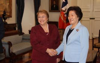 孙春兰会见智利总统巴切莱特