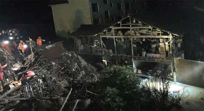 浙江丽水发生山体滑坡 近20栋房屋被埋