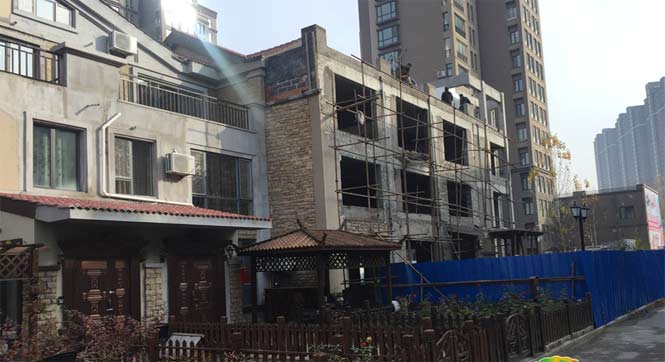 吉林一高档小区现各种&ldquo;豪华违建&rdquo;