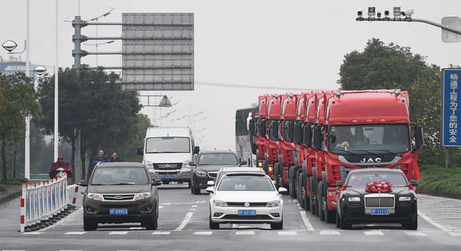 浙江现劳斯莱斯配卡车 &ldquo;霸气&rdquo;婚车组合