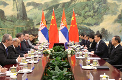 习近平会见塞尔维亚总理武契奇