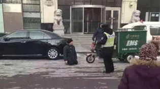 哈尔滨快递员被交警&ldquo;罚跪&rdquo;真相