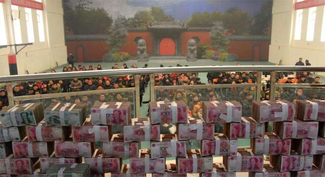 河北&ldquo;土豪村&rdquo;年底现金分红千万 村民领钱乐开怀