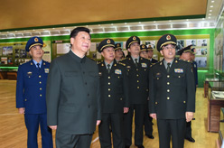 习近平视察解放军报社