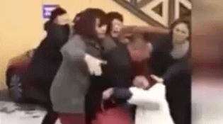 儿媳竟是&ldquo;第三者&rdquo; 男子街头遭妻儿暴揍