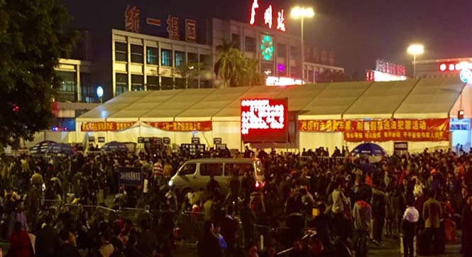 广州火车站27趟列车晚点 致万人滞留