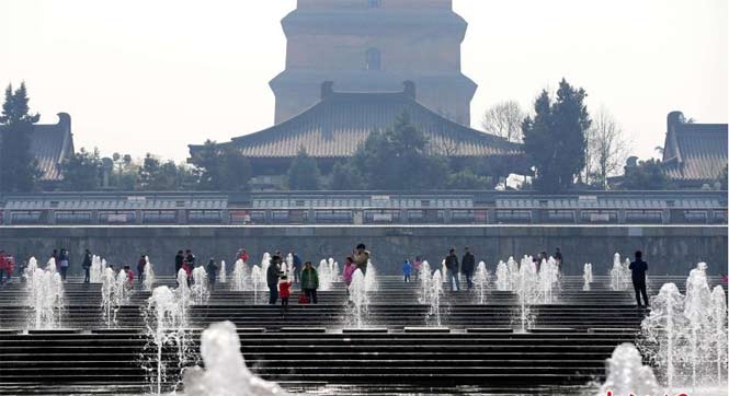 西安大雁塔音乐喷泉设座收费引热议