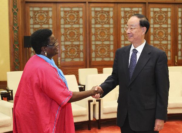 何勇会见纳米比亚人组党代表团