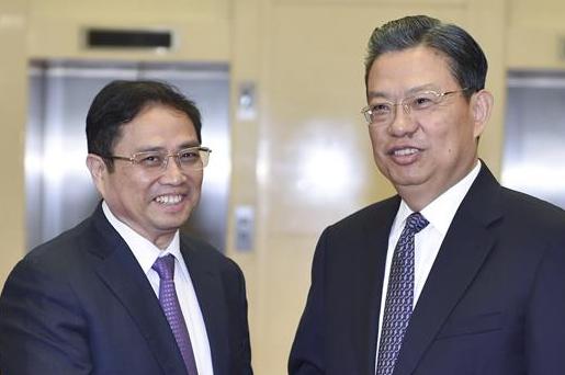 赵乐际会见越南共产党代表团