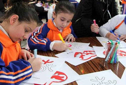 黎巴嫩学生体验中国春节文化