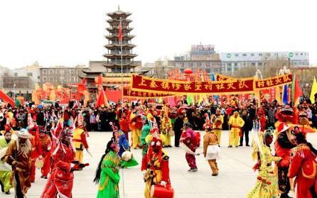 甘肅張掖古城傳統社火預熱元宵節