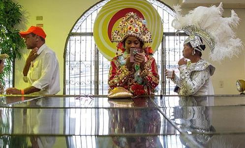 中国鸡年走访巴西&ldquo;拂晓雄鸡&rdquo;俱乐部