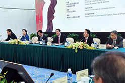 劉奇葆與來華參加2017“漢學與當代中國”座談會的各國漢學家座談