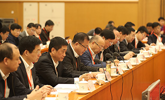 会议代表在学习活动现场