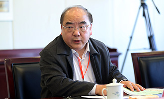 四川省科技厅党组书记、厅长刘东在分组讨论上发言