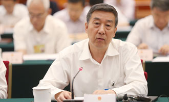 国务委员王勇回答问题