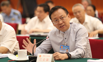 最高人民法院副院长江必新回答问题