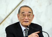 厉以宁回答记者问