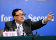 主持人崔文良请记者提问