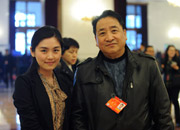 姜昆委员步入会场