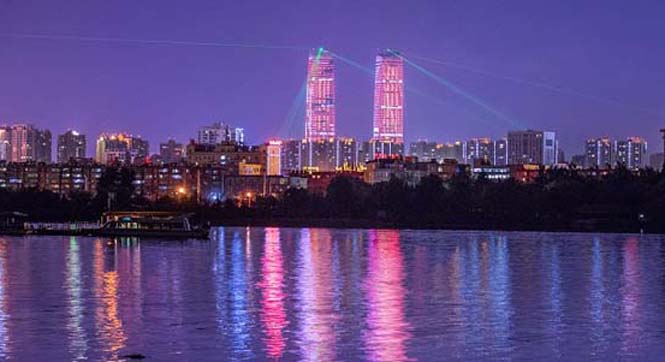 昆明西山万达广场双塔璀璨亮灯