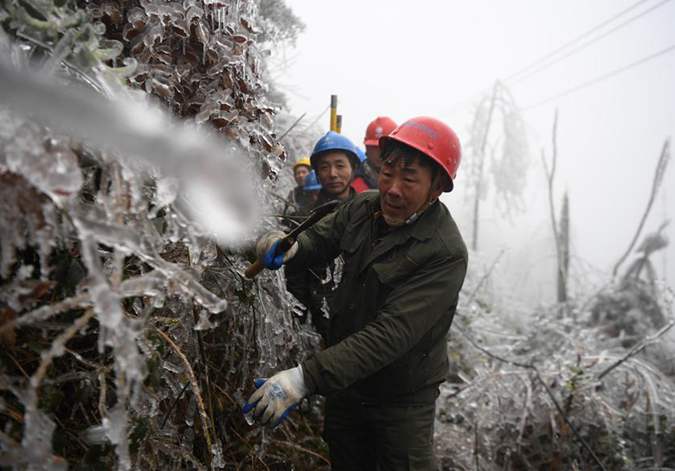 湖南新化：为了14万家的灯火 他们挺进冰山