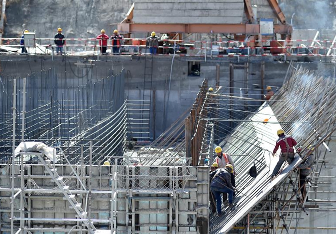奋战在雪域高原的劳动者