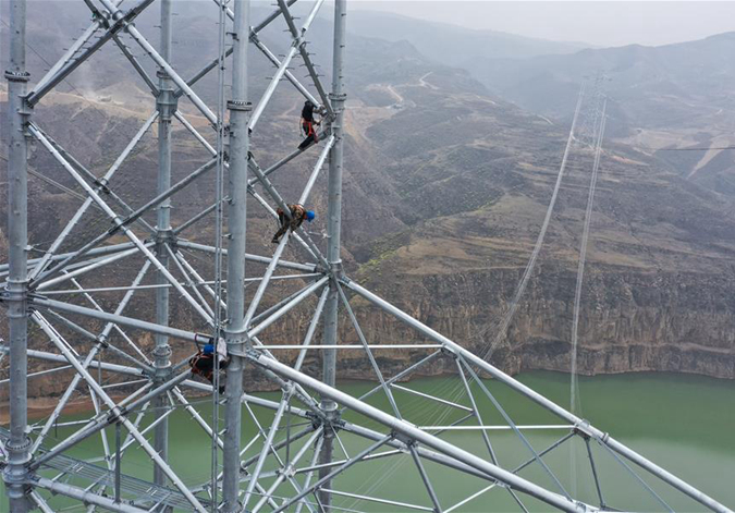 蒙西-晋中特高压输电线路跨越黄河