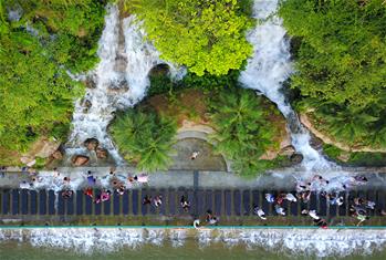 廣西柳州：城市瀑布夏日送清涼