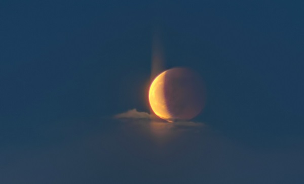 “超级月亮偶遇月全食”观测直播活动在京开展
