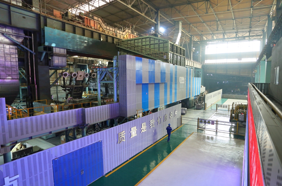 炼钢连铸平台（无人浇钢）。梅山钢铁供图