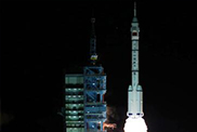 神州八号飞船发射圆满成功