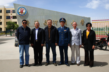 在青海做科普报告的专家们