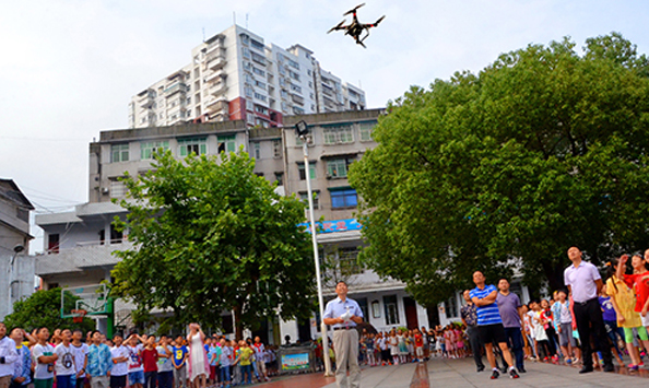 恩施市实验小学启动“走近创客 体验创新”科学体验活动