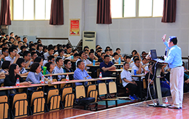 航空科普文化季活动走进铁一中