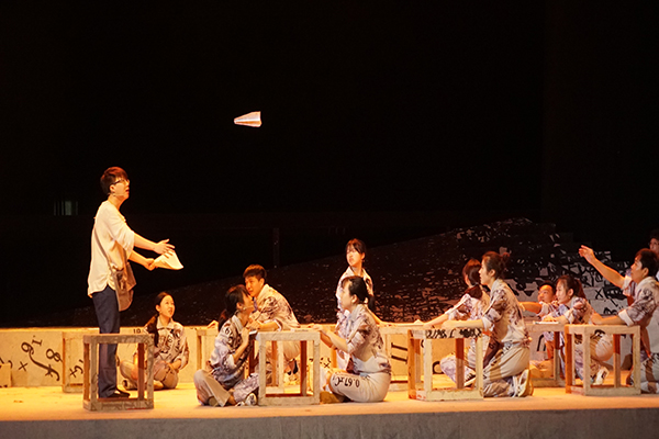 《哥德巴赫猜想》剧照：陈景润在北京中学课堂