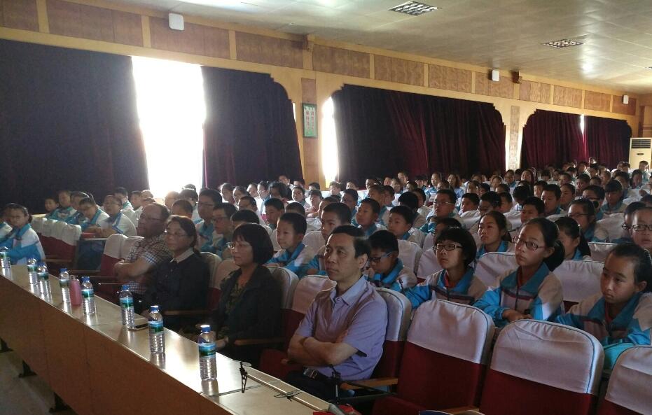 &ldquo;英雄试飞员&rdquo;李中华与荣成师生共话航空梦