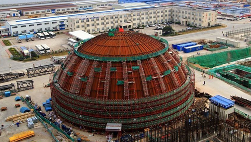 &ldquo;华龙一号&rdquo;核电机组穹顶吊装成功