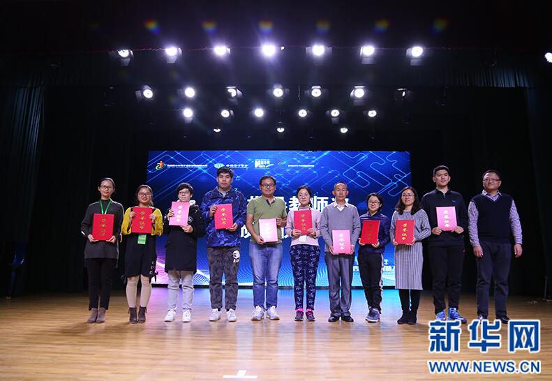 【图集】七大赛项精彩开赛 几百名青少年齐聚赛场比拼创意