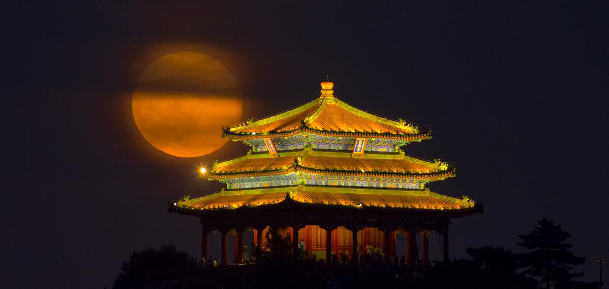 月上万春亭（郑志 摄）